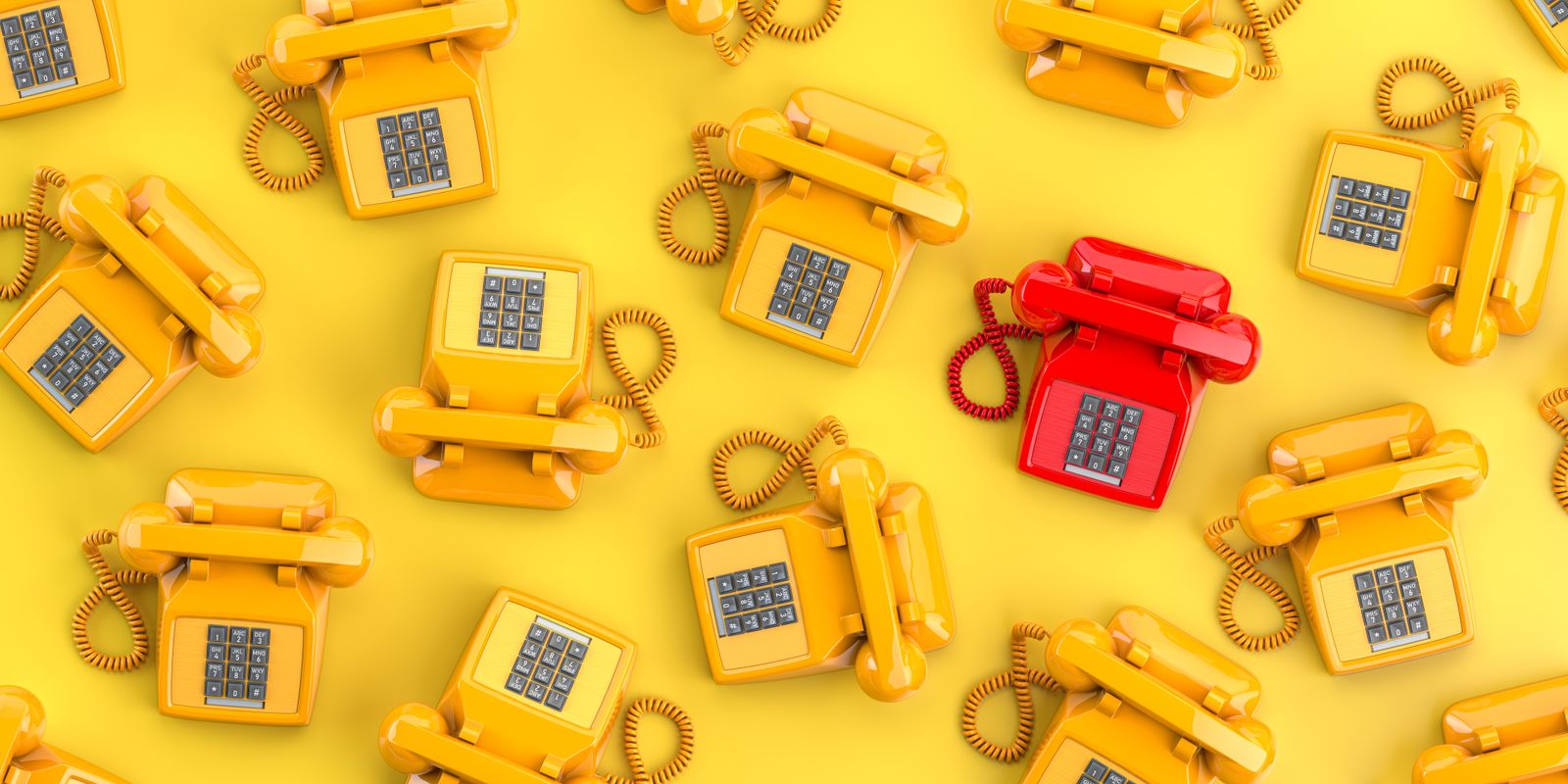 Message standard ou message personnalisé : lequel choisir ? des téléphones vintage de couleur